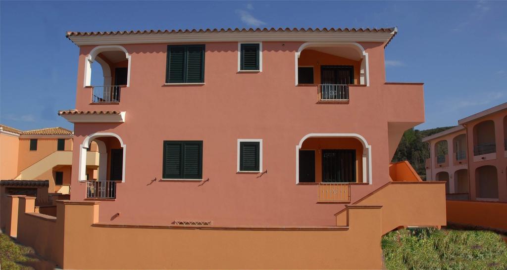 Appartamenti Le Ginestre E Gli Oleandri Cala Liberotto Extérieur photo